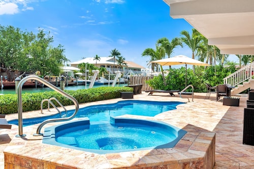 Exquisite Key Colony Beach Retreat- 420/430 11th Street KCB