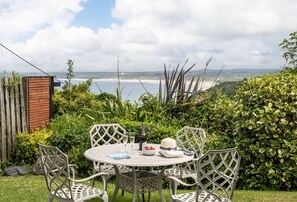 Outdoor dining - A stunning apartment with breathtaking views, situated in a select development. (Carbis Bay)
