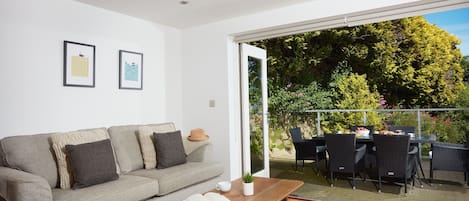 屋外ダイニングエリア