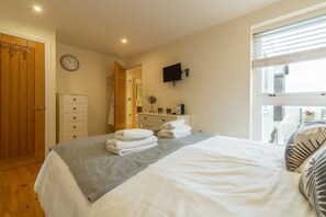2 bedrooms, iron/ironing board, WiFi, bed sheets - A beautifully appointed apartment, perfect for couples or small families. (Carbis Bay)