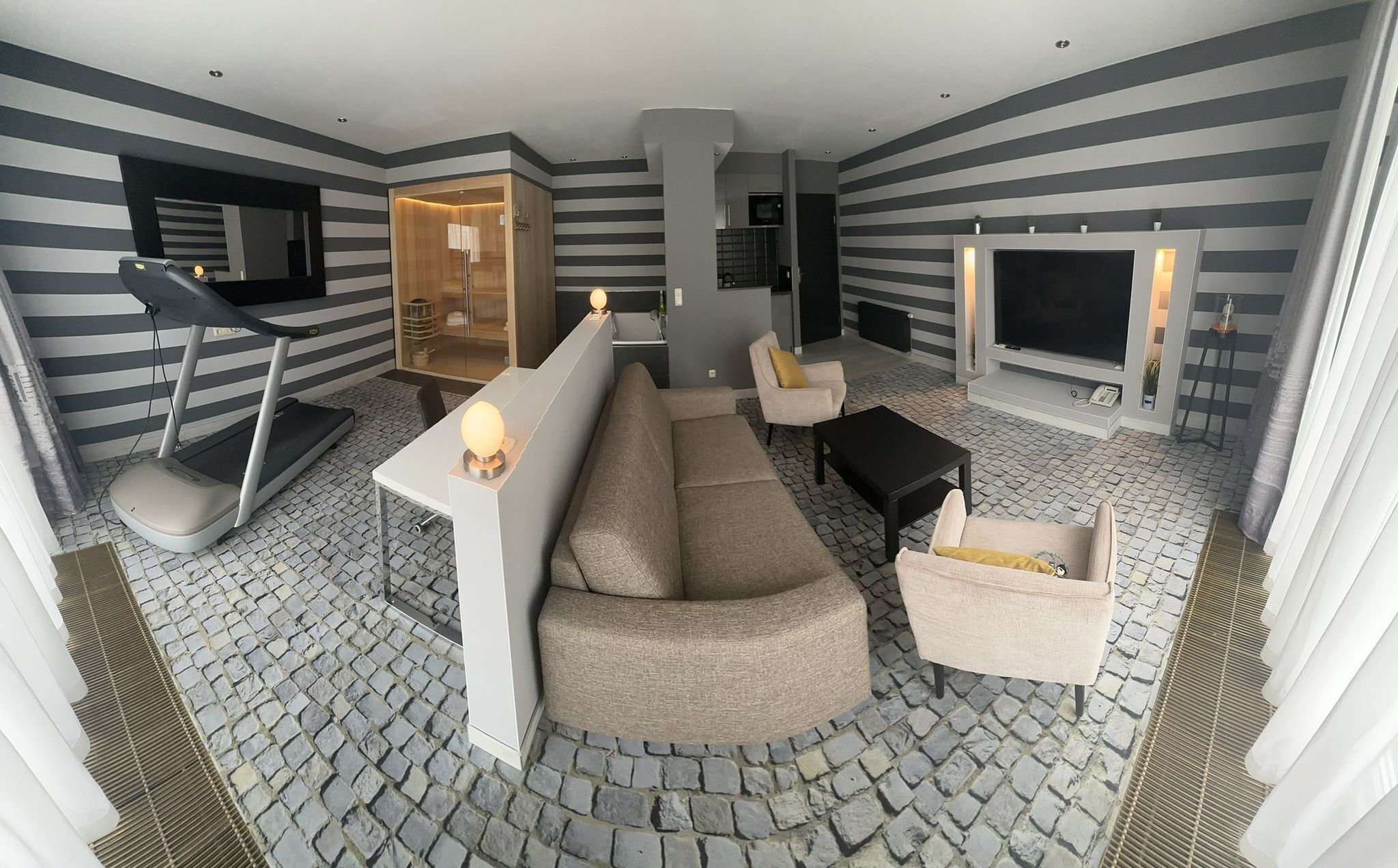 premium suite, 1 bedroom, accessible, terrace | living area