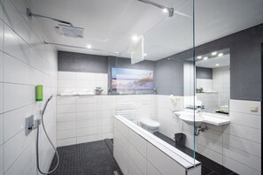 Premium Suite, 1 Bedroom, Accessible, Terrace | Bathroom | Shower, hair dryer, towels, soap - SL'otel im Parforcehaus (Bernburg)