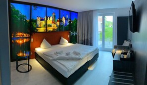 双人房, 露台 | 客房内保险箱、办公桌、笔记本电脑工作区、遮光窗帘