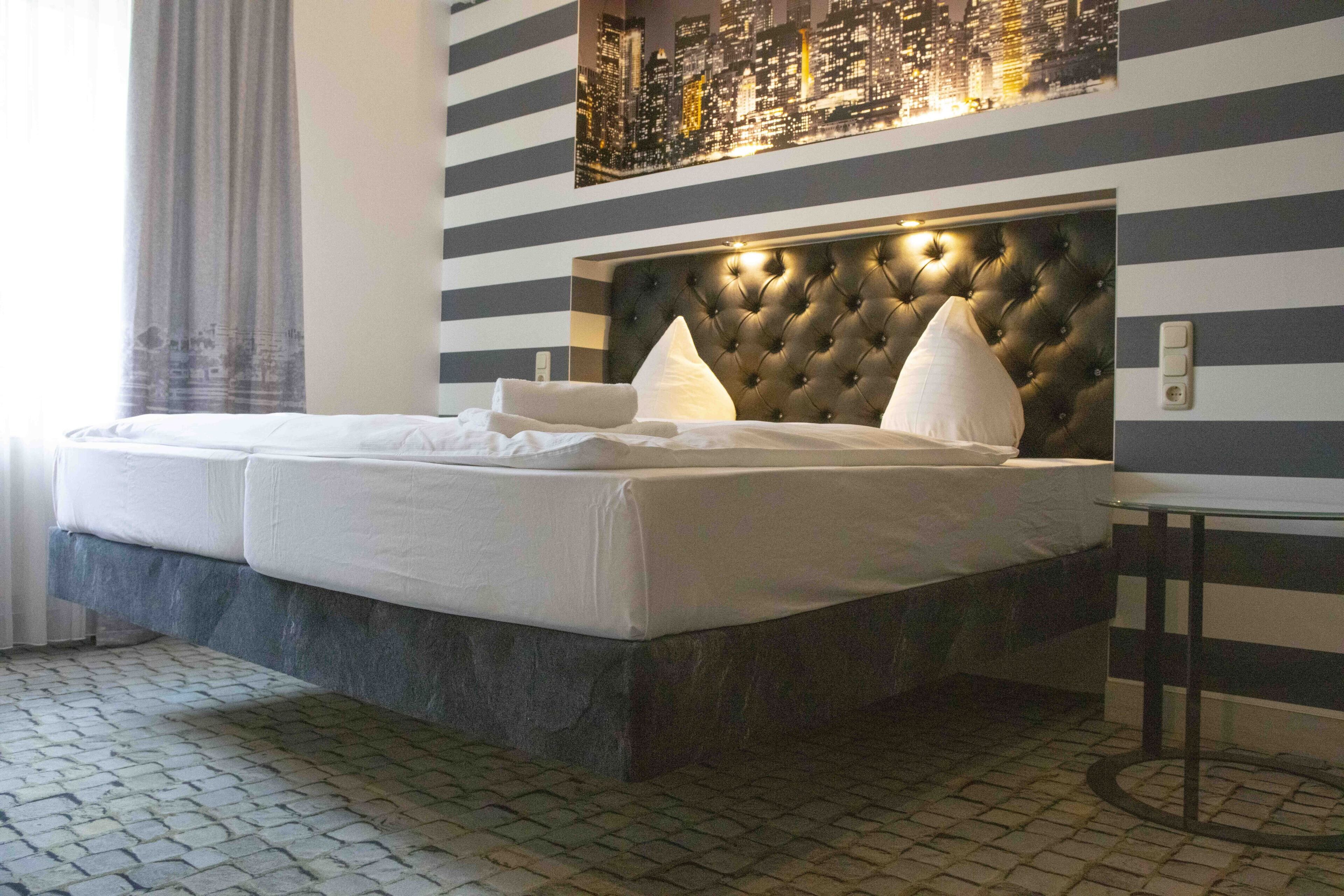 suite | 1 bedroom, in-room safe, desk, laptop workspace