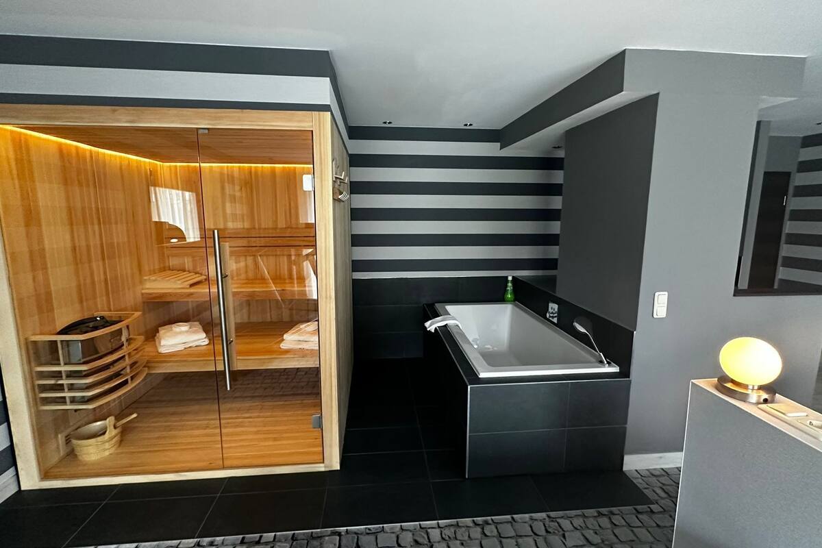 premium suite, 1 bedroom, accessible, terrace | living area