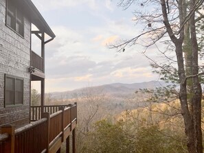 Property grounds - Relaxing mountain views, 4 king beds, 3 baths, hot tub, and game room! (Mineral Bluff)