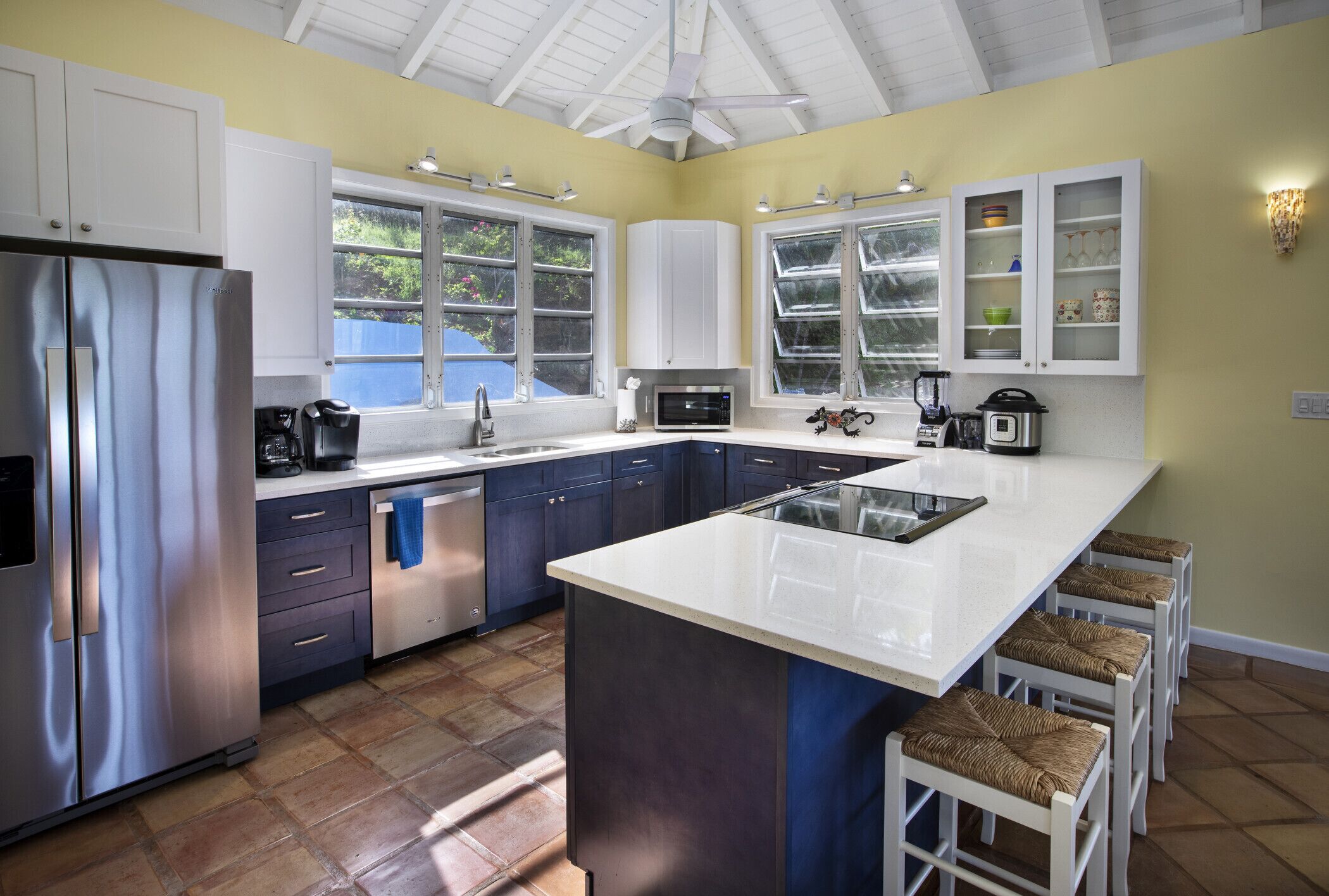 雪櫃、微波爐、焗爐、爐具