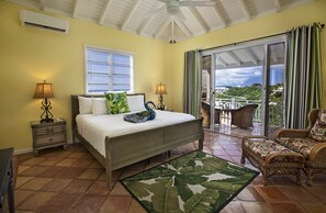 3 bedrooms, desk, iron/ironing board, free WiFi - CalypsoBlu - Beautiful views of Morningstar Beach and the cruise ships entering and leaving port!! (St. Thomas)