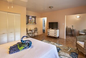 3 bedrooms, desk, iron/ironing board, free WiFi