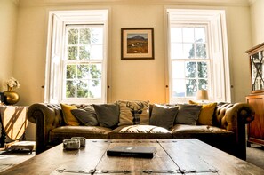 Smart TV - Beautiful waterside historical country house with magnificent garden (Kilmun)