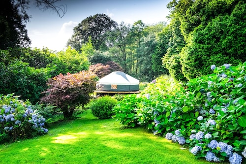 Beautiful waterside historical country house with magnificent garden