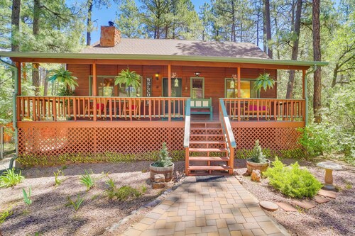 Relax Fireside + Play Games! Hiker’s Haven in Pine