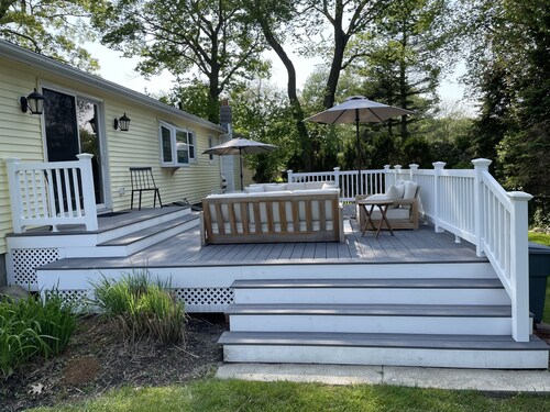 Super Clean Updated 4 bedroom 2 bathroom house with Central AC in Narragansett
