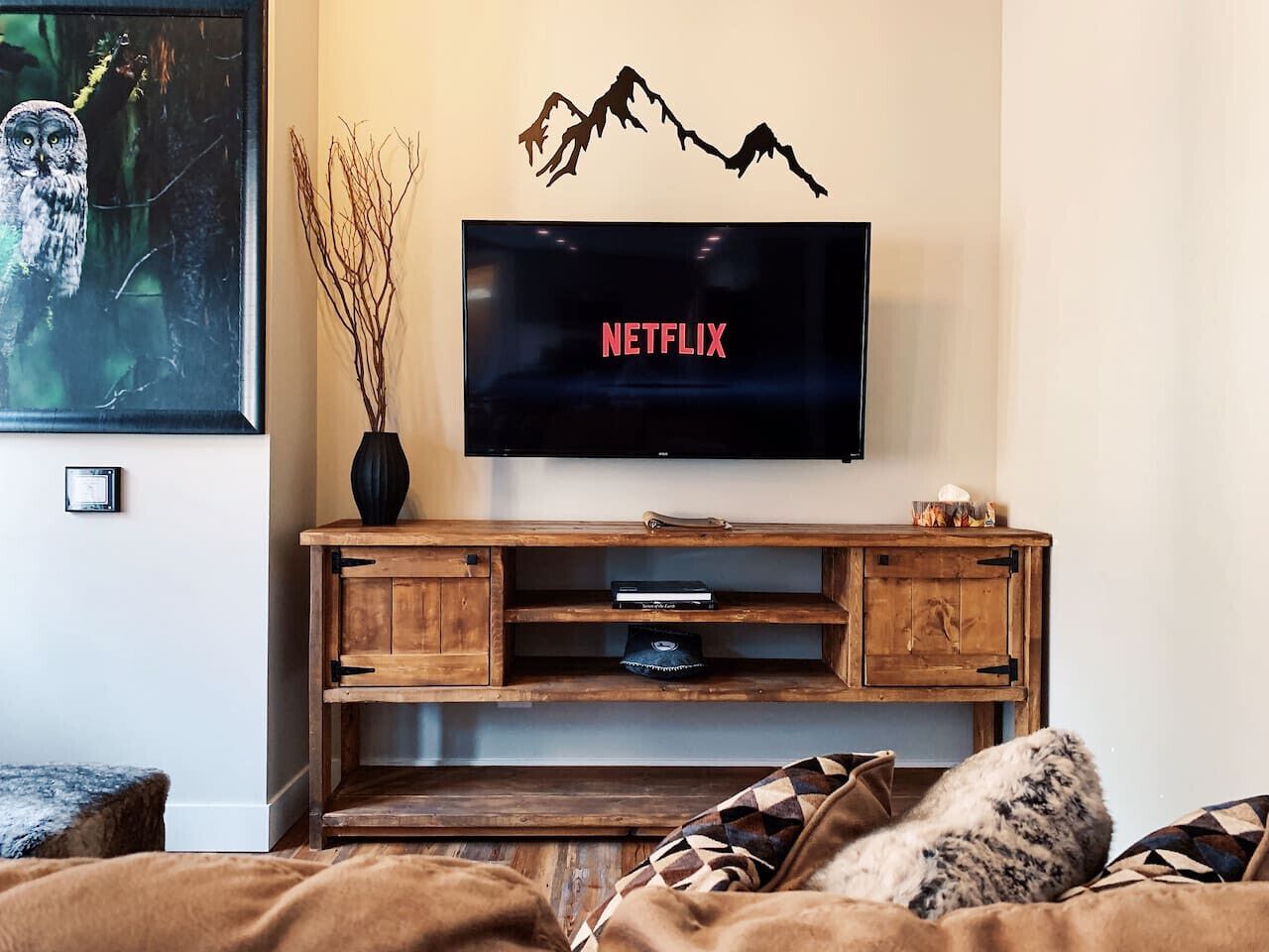 Televisie en een open haard
