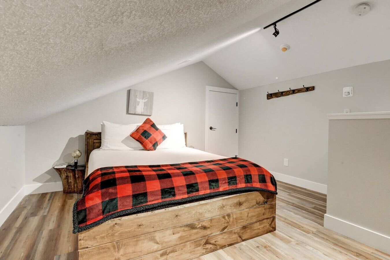 Desk, iron/ironing board, travel crib, WiFi