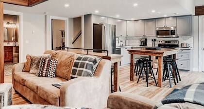 NOUVEAU Chalet de montagne familial de 3 chambres avec piscine extérieure chauffée et bain à remous