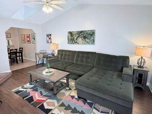 Smart TV, fireplace