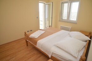 Free WiFi, bed sheets
