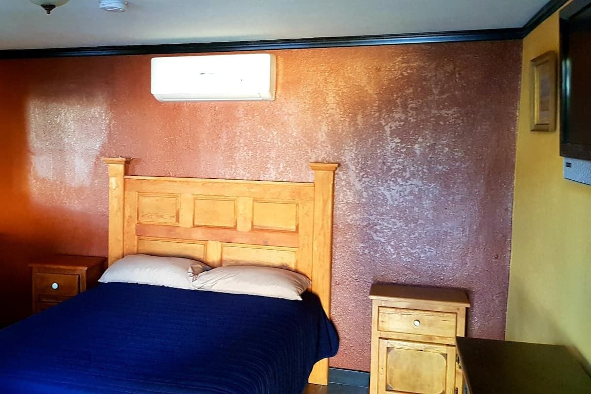Iron/ironing board (on request), WiFi (free), bed sheets