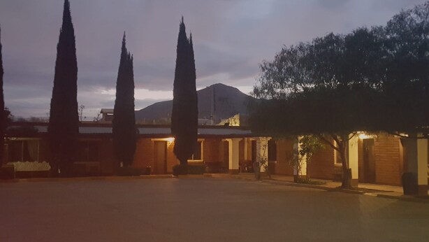 Front of property - evening/night - Motel Colonial (Naco)