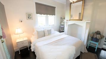 4 bedrooms, iron/ironing board, Internet, bed sheets