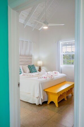 3 bedrooms, in-room safe, iron/ironing board, travel cot