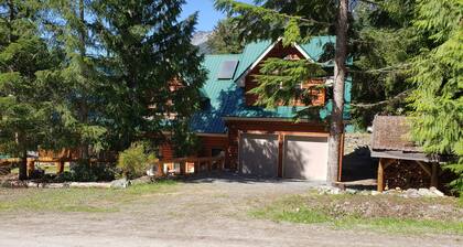 Parkhill Chalet Rental @ Sunshine Valley, BC