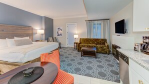 In-room safe, desk, iron/ironing board, WiFi - Charleston | Historic Stay | Rooftop Terrace & Concierge (Charleston)