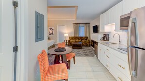 Coffee/tea maker, fridge, microwave, stovetop - Charleston | Historic Stay | Rooftop Terrace & Concierge (Charleston)