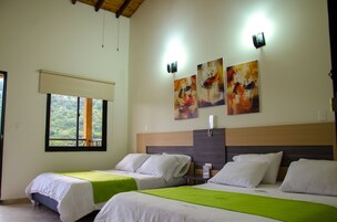 Minibar, caja de seguridad en la habitación y cortinas blackout 