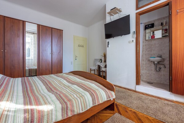 Room (S2) | 2 bedrooms, free WiFi