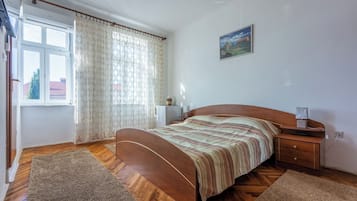 Room (S2)