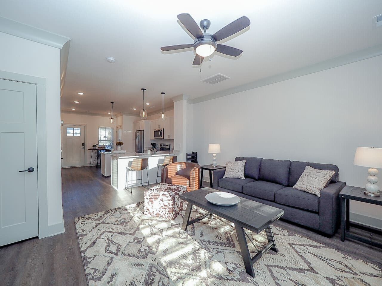 Una televisión, un reproductor de DVD