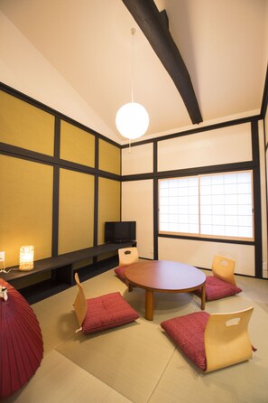 A traditional Japanese room with tatami flooring, a low table, and cushions. - Benifuji-ann (Kyoto)