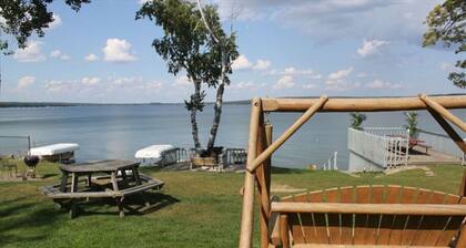Beautiful Hubbard Lake Waterfront Cottage 1