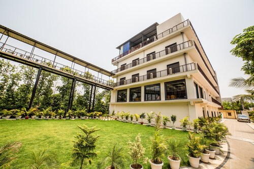 Capital O 42259 Hotel Vinayak Grand