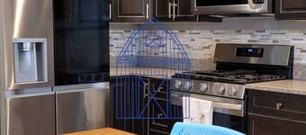 She's back! Indy's BlueBarn near Midtown! Entire house/Pets Allowed!