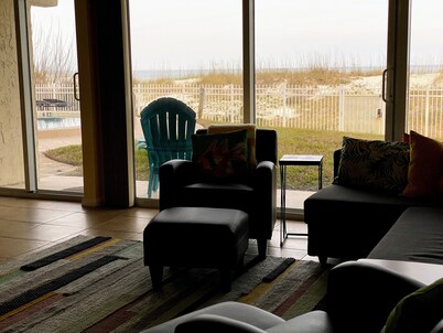 Oceanfront Beachdrifter - 2/2 Condo with lawn - no stairs, best parking