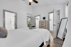 2 bedrooms, iron/ironing board, WiFi, bed sheets - Townhouse Near Downtown|Soccer Stadium| Melrose #E (Nashville)