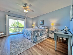 3 bedrooms, free WiFi, bed sheets - Community pool and private beach access (Surf City)