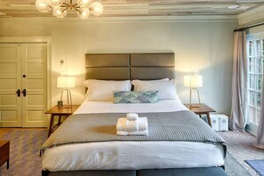 1 bedroom, individually decorated, individually furnished - The Present Hotel (Savannah)