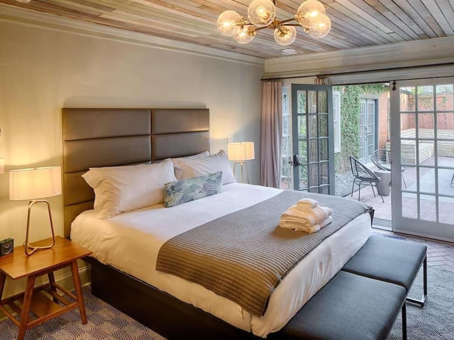 1 bedroom, individually decorated, individually furnished