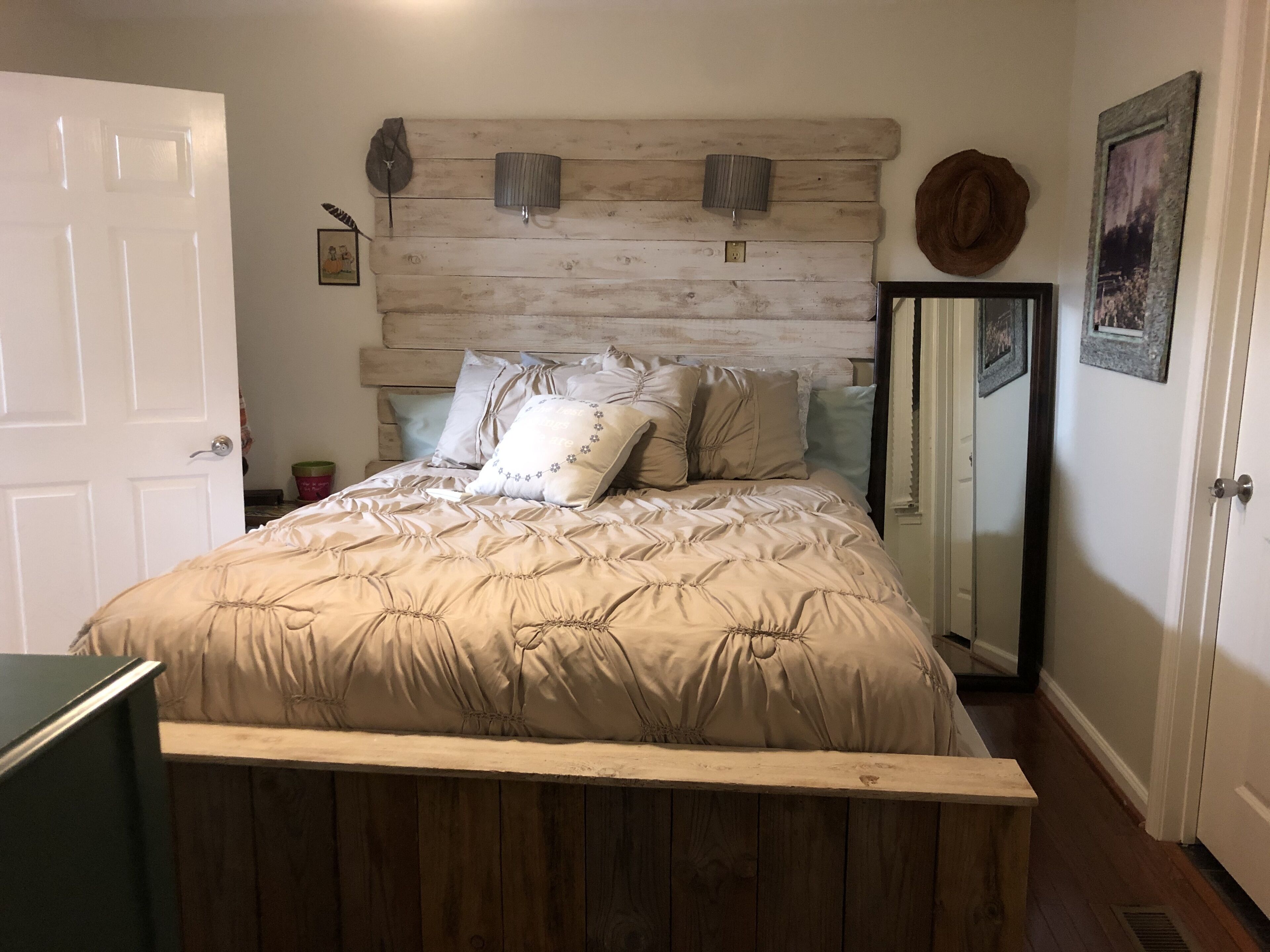 3 slaapkamers, een strijkplank/strijkijzer, gratis wifi, beddengoed