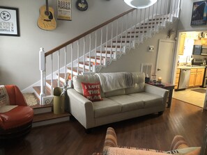 Smart TV, libri, impianto stereo