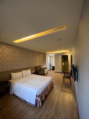 ألحفة محشوة بالريش ومكتب