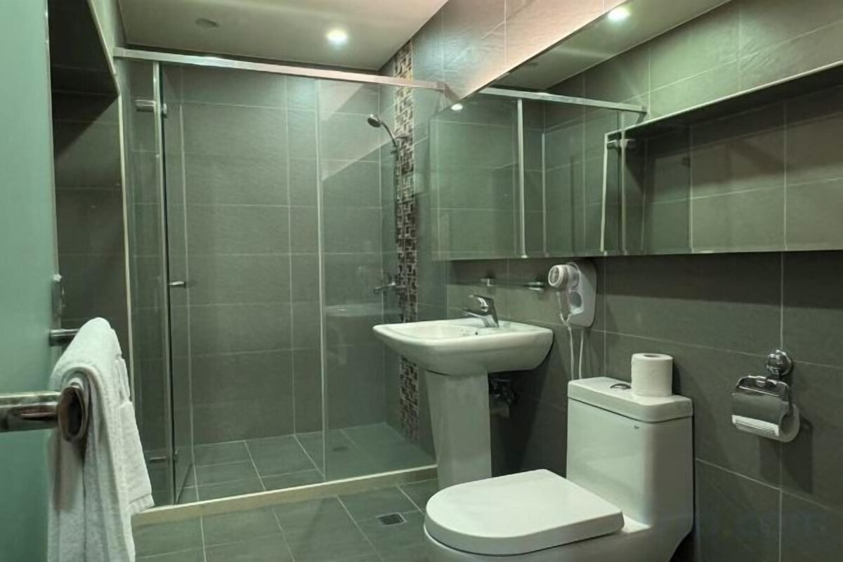 Bathroom | Rainfall showerhead, free toiletries, hair dryer, slippers