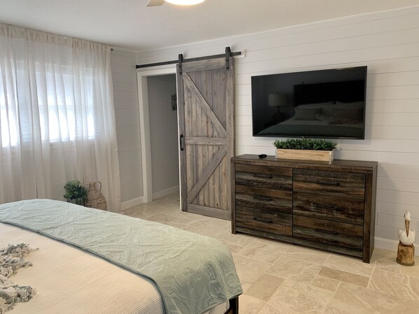 3 bedrooms, iron/ironing board, WiFi, bed sheets