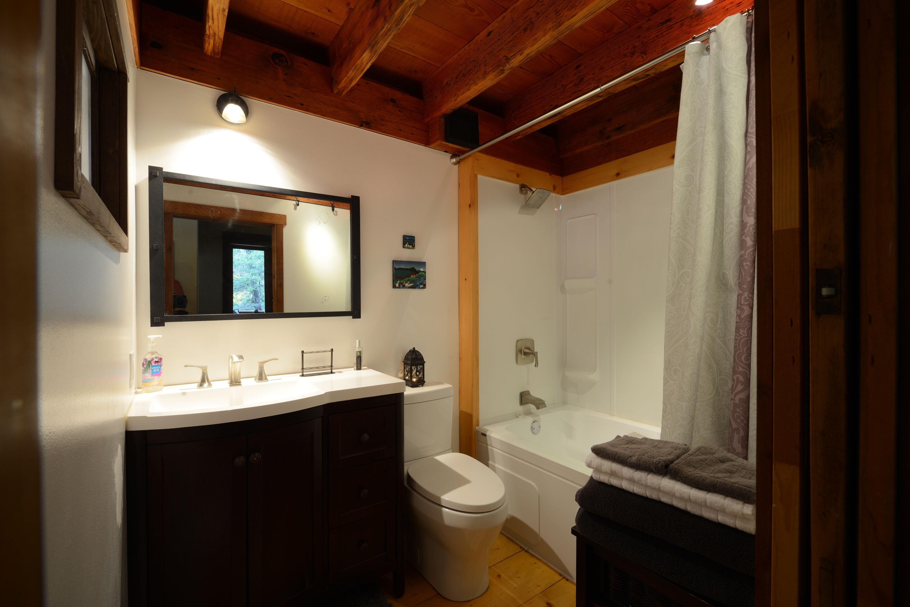 Combined shower/bathtub, hair dryer, towels, soap