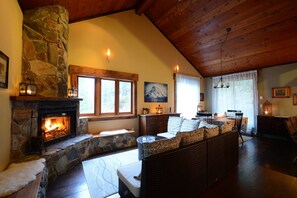 Fireplace, books, stereo - Private Chalet - Relax and unwind or recreate to your heart's content (Mount Currie)