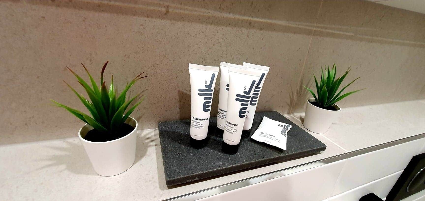 Near  new 3 bedroom residence — image 4